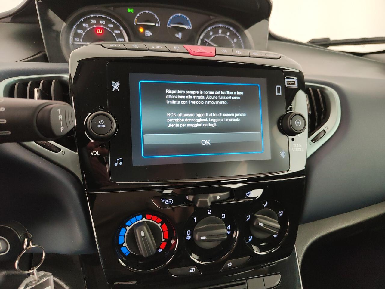 Lancia Ypsilon 1.0 FireFly 5 porte S&S Hybrid Platino