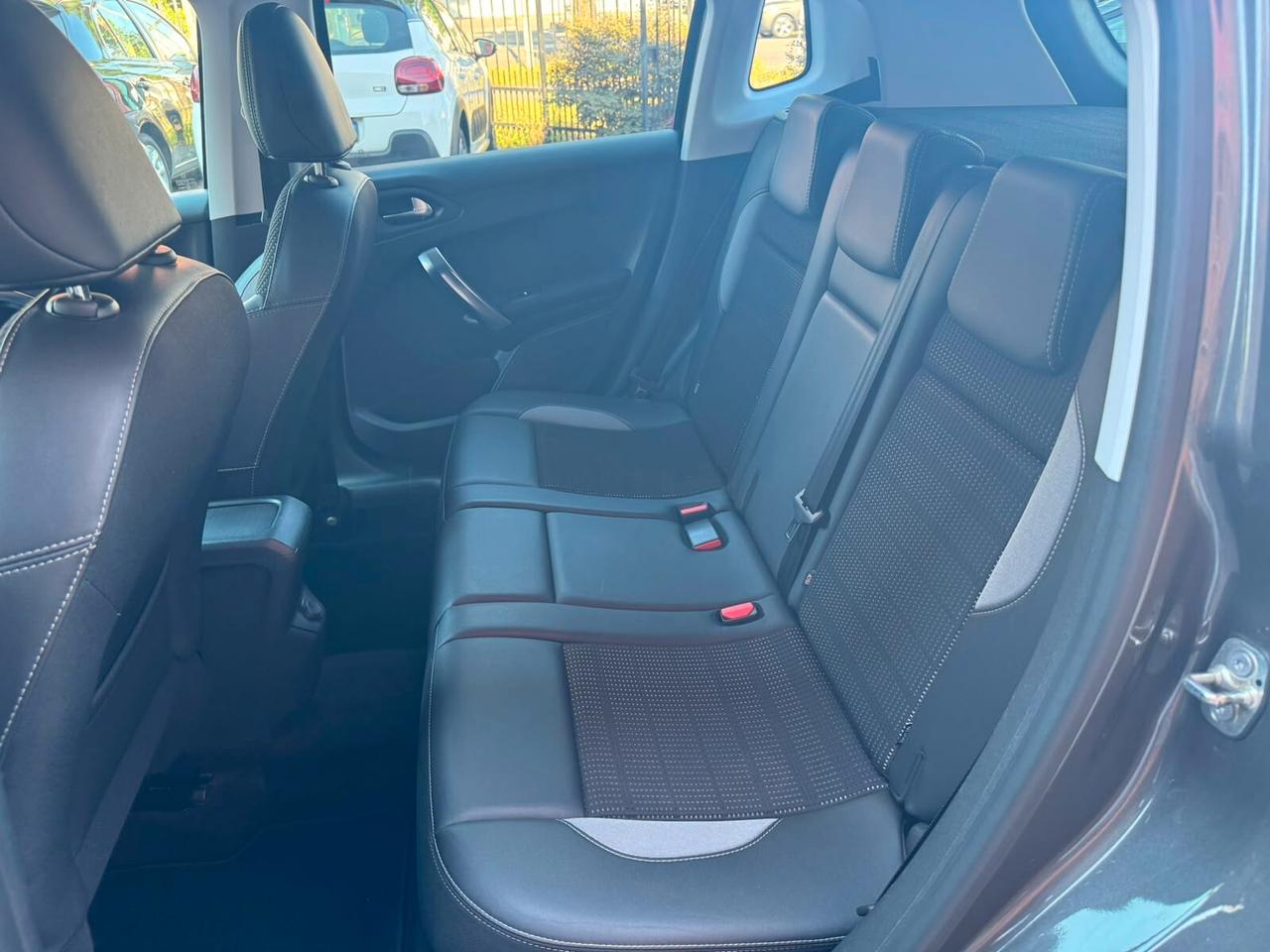Peugeot 2008 BlueHDi 120 EAT6 S&S Allure