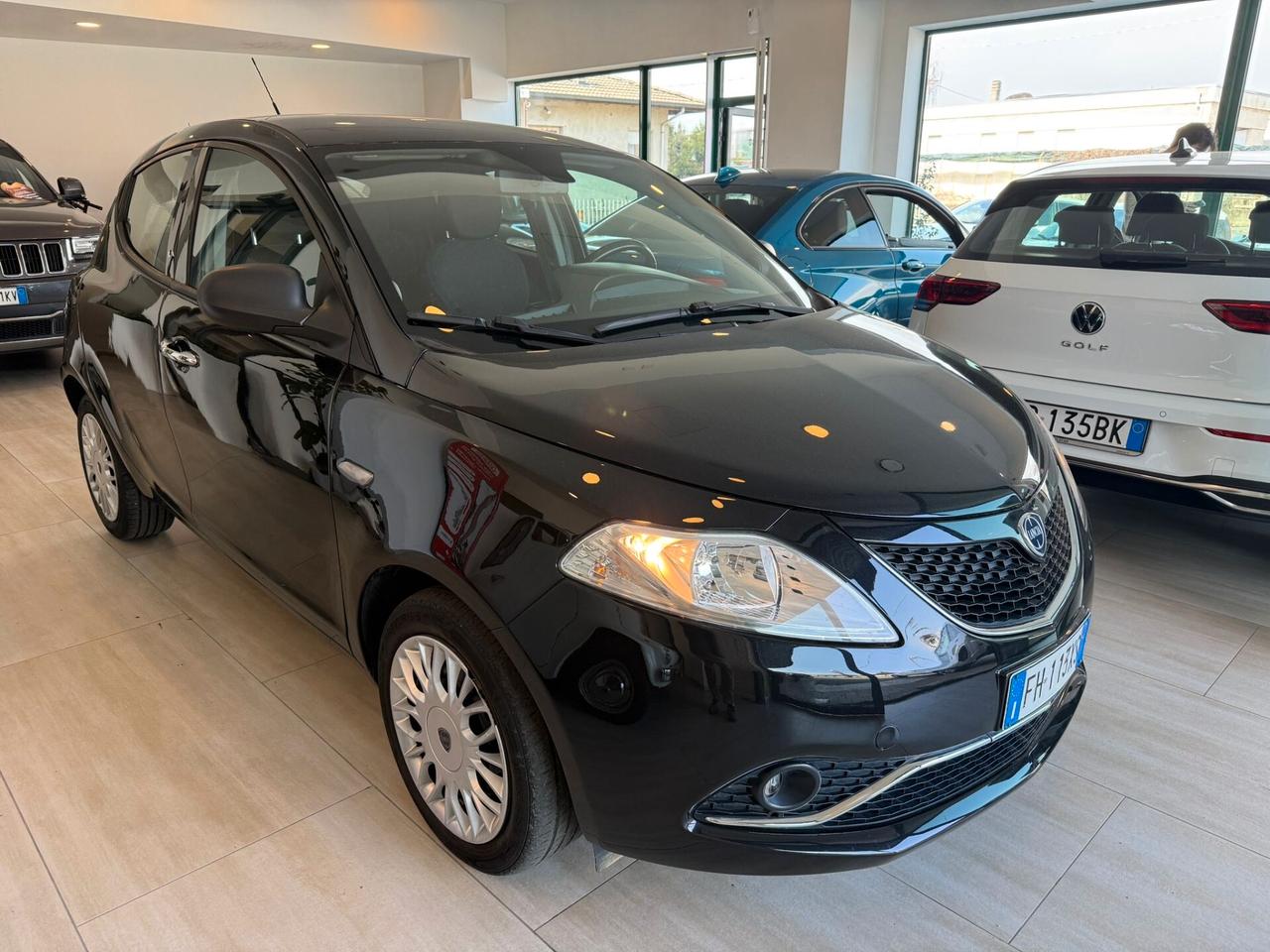 Lancia Ypsilon 1.2 69 CV 5 porte Silver