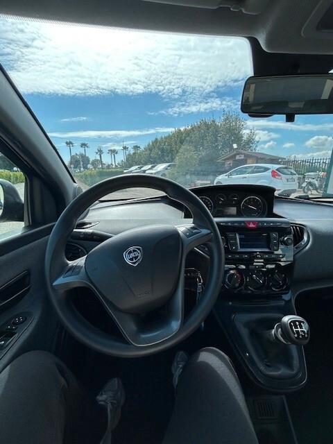 Lancia Ypsilon 1.2 69 CV 5 porte GPL Ecochic Silver OK PATENTATI