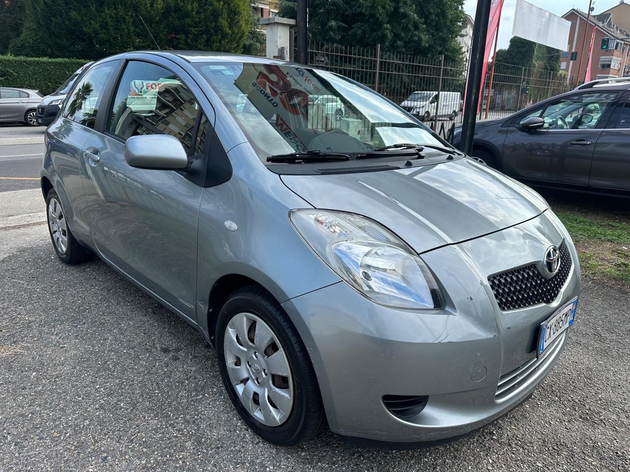 Toyota Yaris 1.0 3 porte Sol