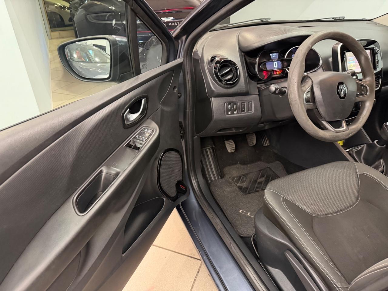 RENAULT Clio 1.2 75CV 5 porte Life ok neopatentati