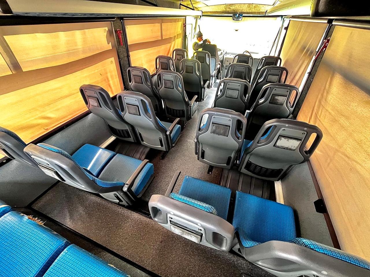 AUTOBUS IVECO DAILY 49E12 UNICO PROPRIETARIO 24 POSTI