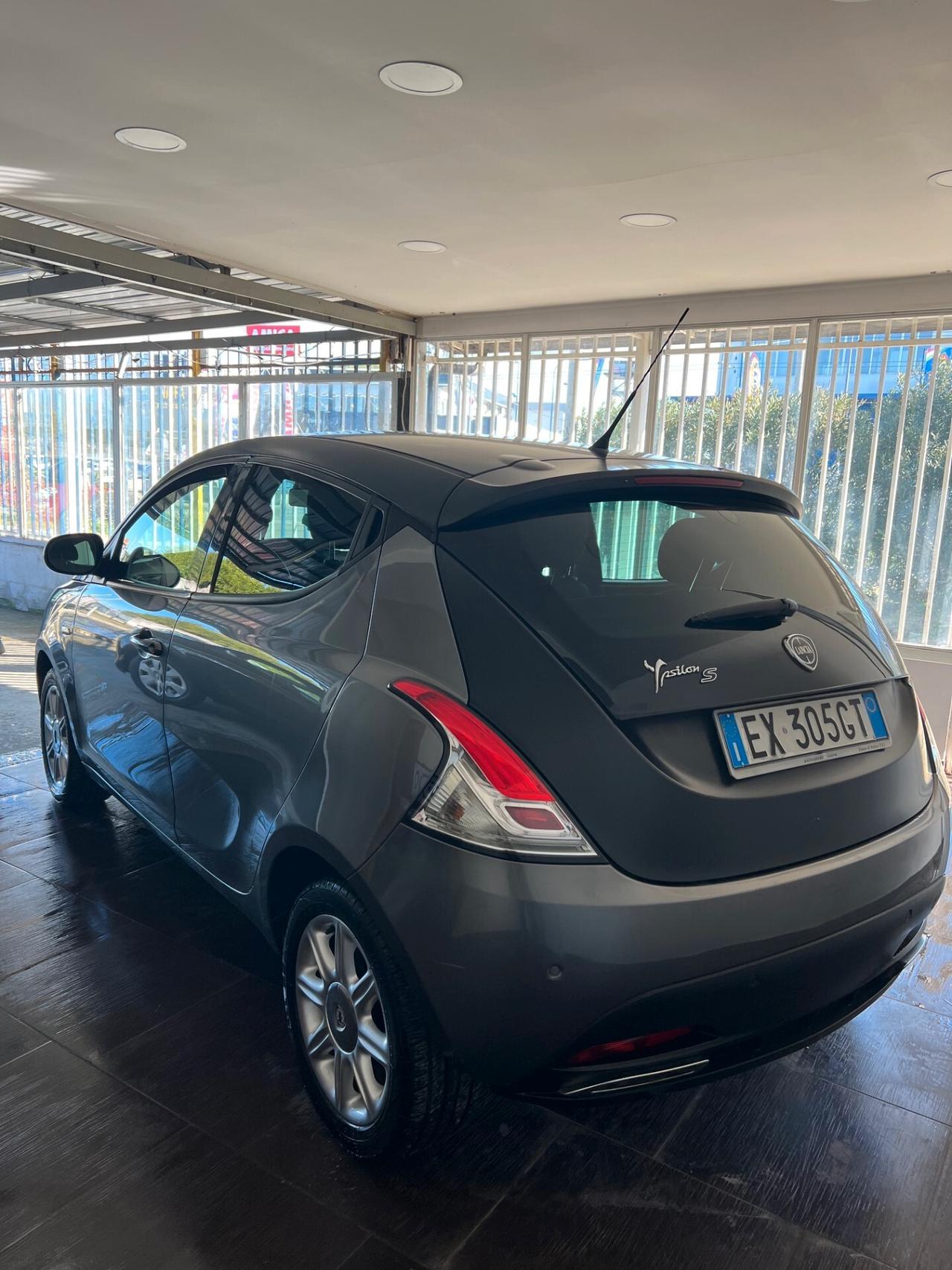 Lancia Ypsilon 1.3 MJT 16V 95 CV 5 porte S&S S Momodesign