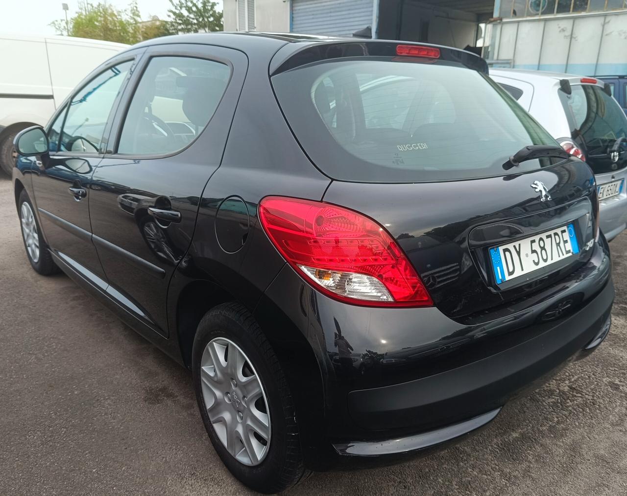 Peugeot 207 1.4 benzina
