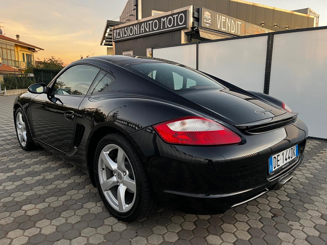 Porsche Cayman 2.7