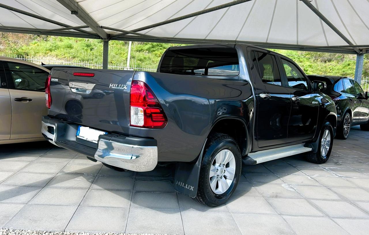 Toyota Hilux 2.4 D-4D 4WD 4 porte Double Cab Lounge