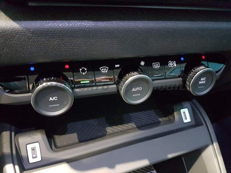 Citroën e-C4 motore elettrico 136 CV Shine