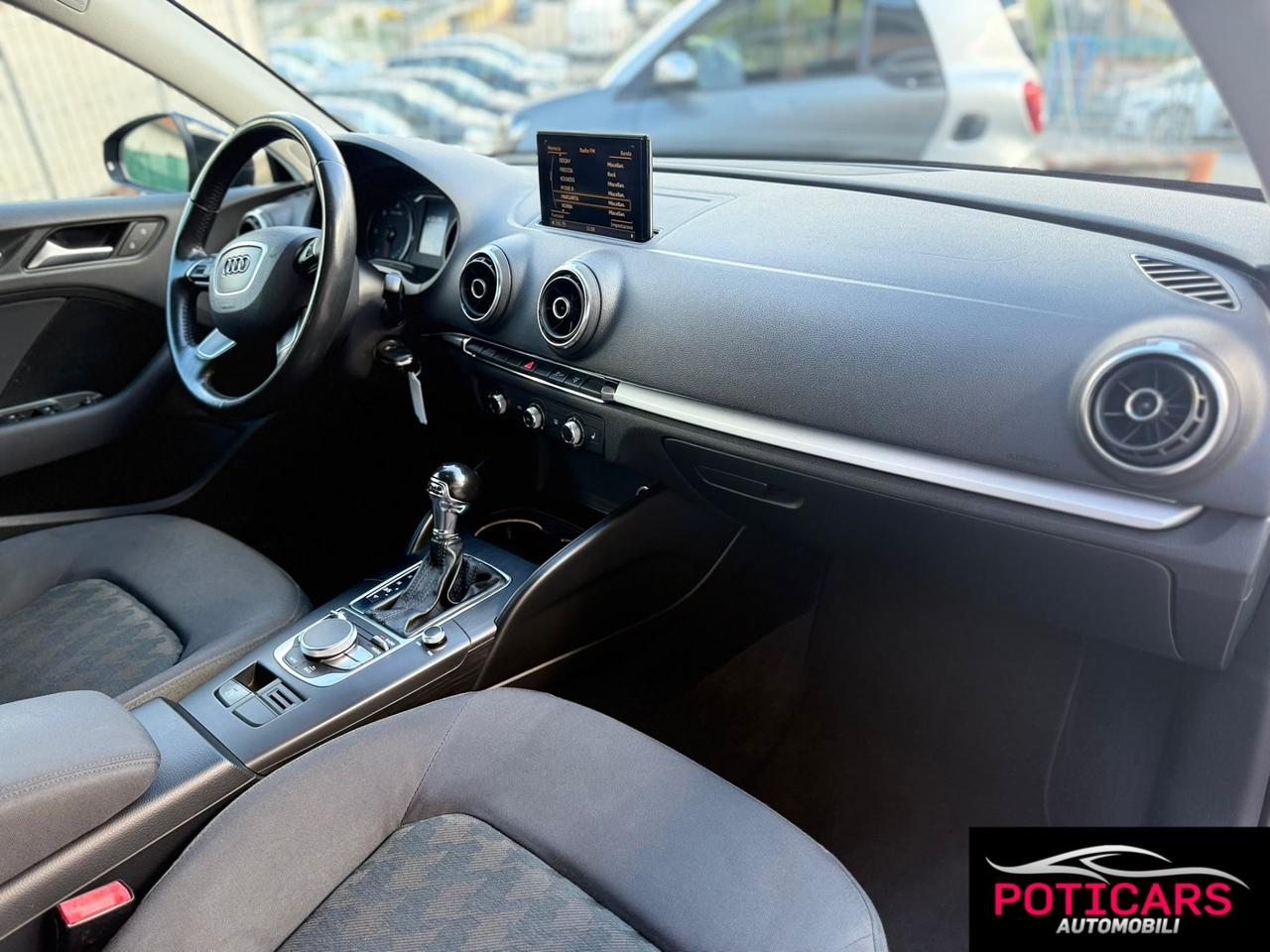 Audi A3 1.6 TDI 105 CV AUTOMATICA
