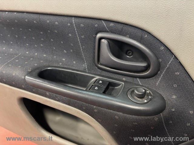 RENAULT Clio 1.4 16V 3p. Expression