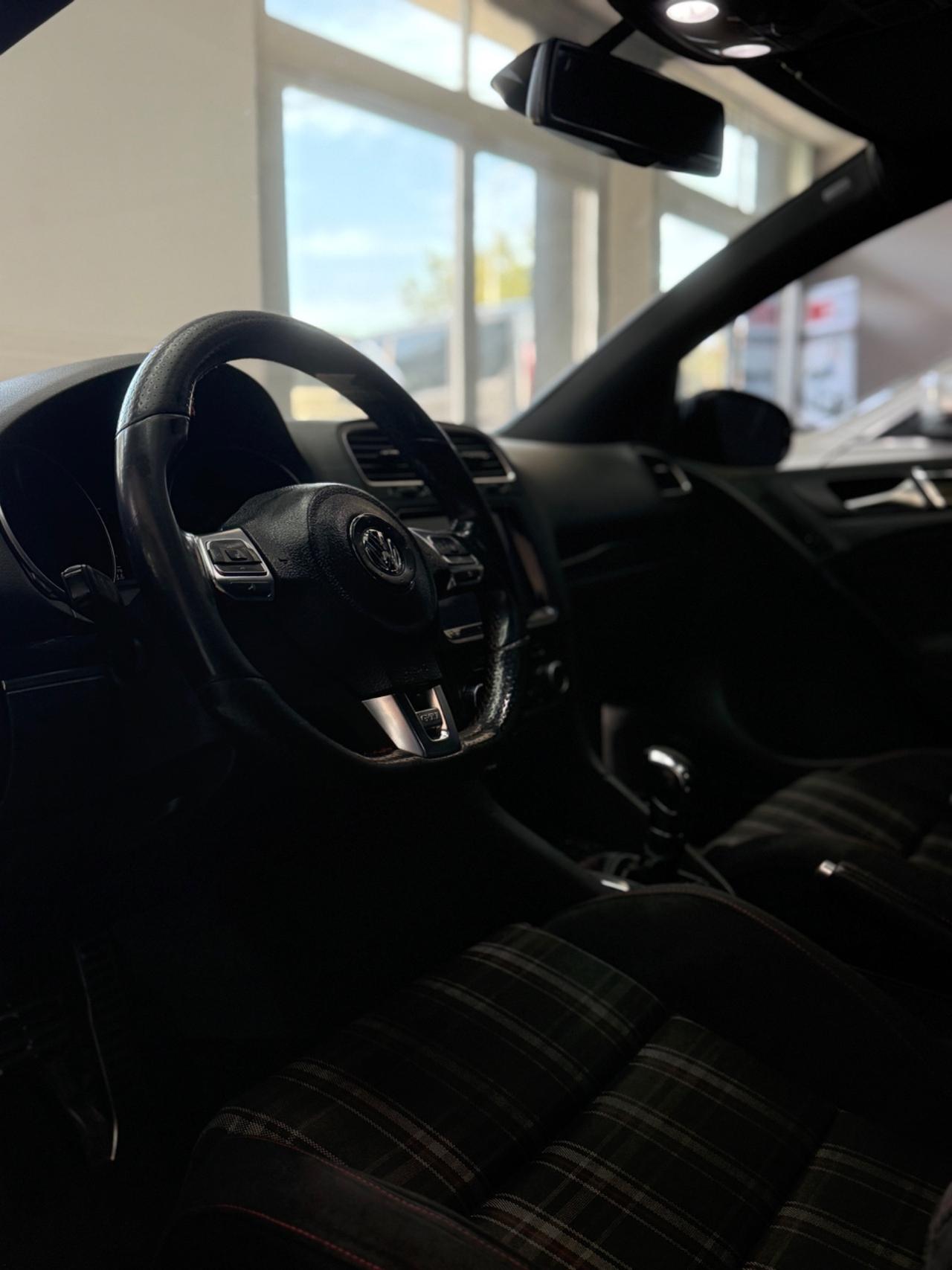 Volkswagen Golf GTI 2.0 TSI DSG 5p.