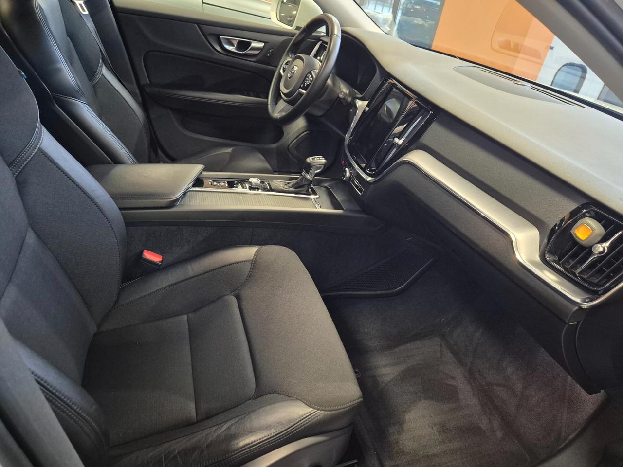 Volvo V60 Cross Country T5 AWD Geartronic Business Plus