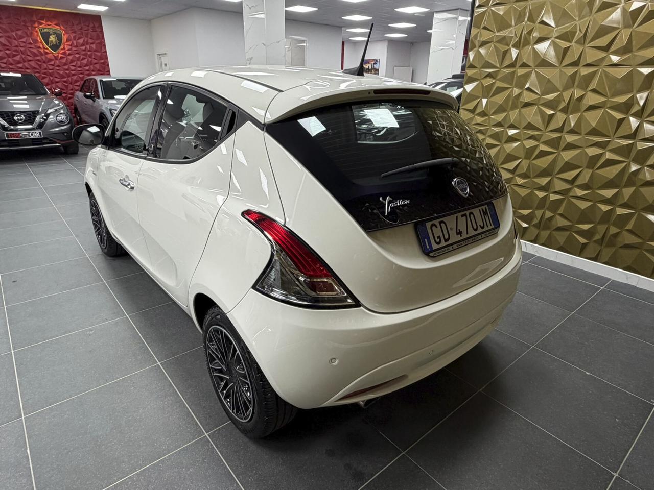 Lancia Ypsilon 1.0 FireFly 5 porte S&S Hybrid Ecochic Gold