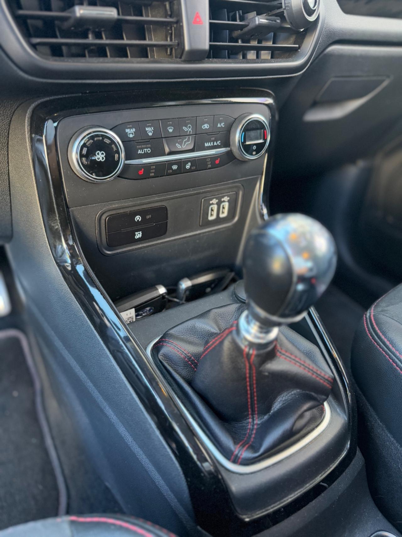 Ford EcoSport 1.0 ecoboost ST-Line NAVIGATORE,APPLE CARPLAY,FARI LED,INTERNI PELLE/ALCANTARA