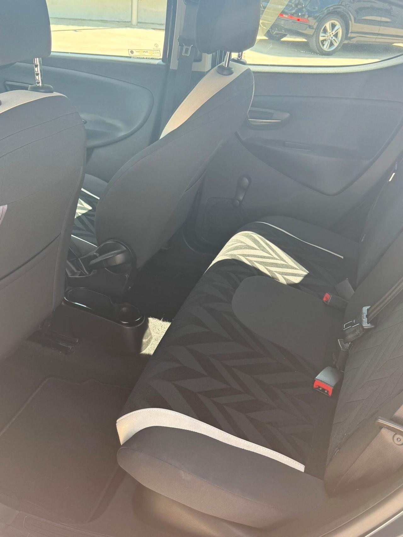 Lancia Ypsilon 1.2 69 CV 5 porte GPL Ecochic Silver