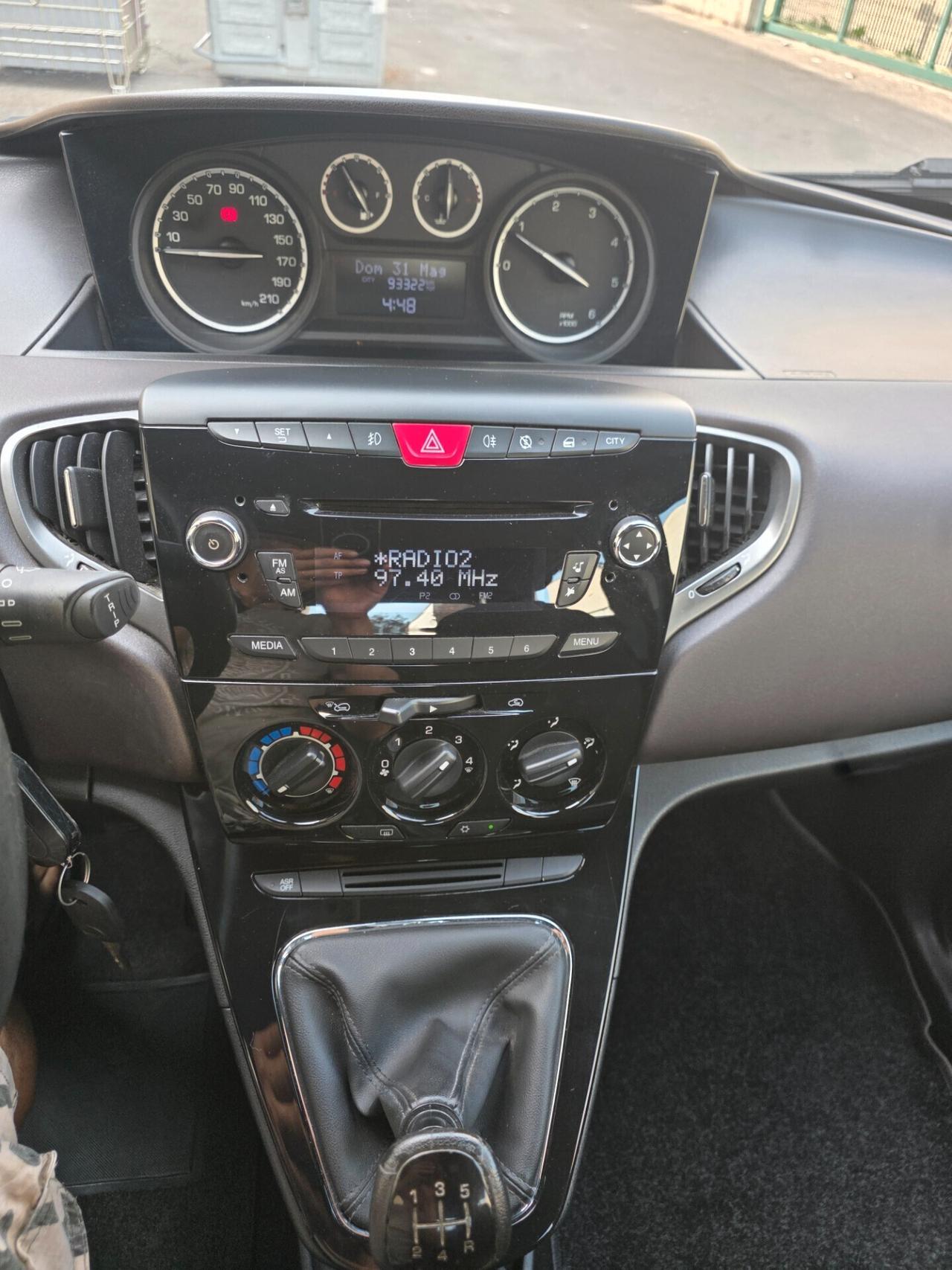 Lancia Ypsilon 1.3 MJT 16V 95 CV 5 porte S&S Silver
