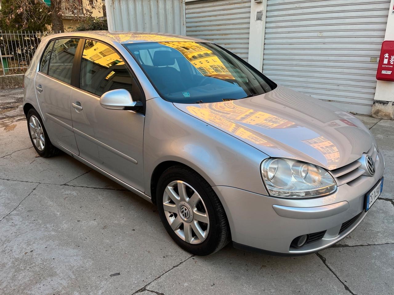 Volkswagen Golf 1.6 16V FSI 5p. Sportline