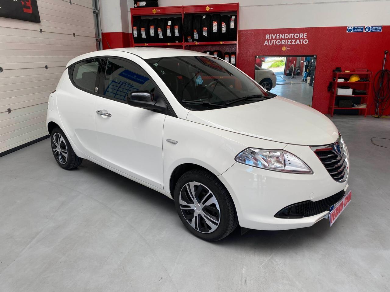 Lancia Ypsilon 1.2 69 CV 5 porte GPL Ecochic Silver