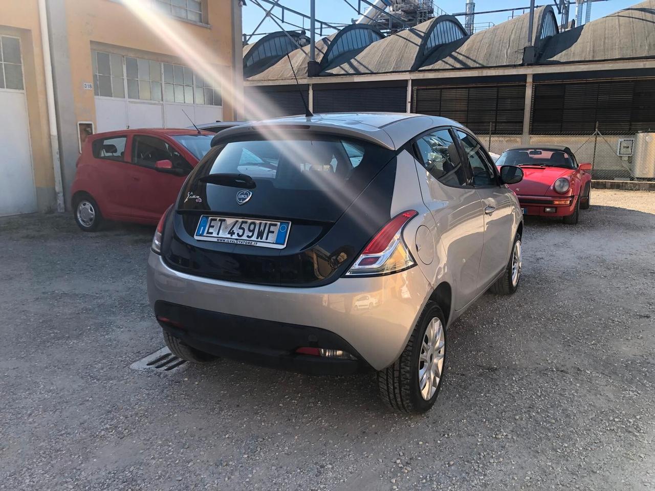 Lancia Ypsilon 0.9 TwinAir 85 CV 5 porte Metano Ecochic Gold