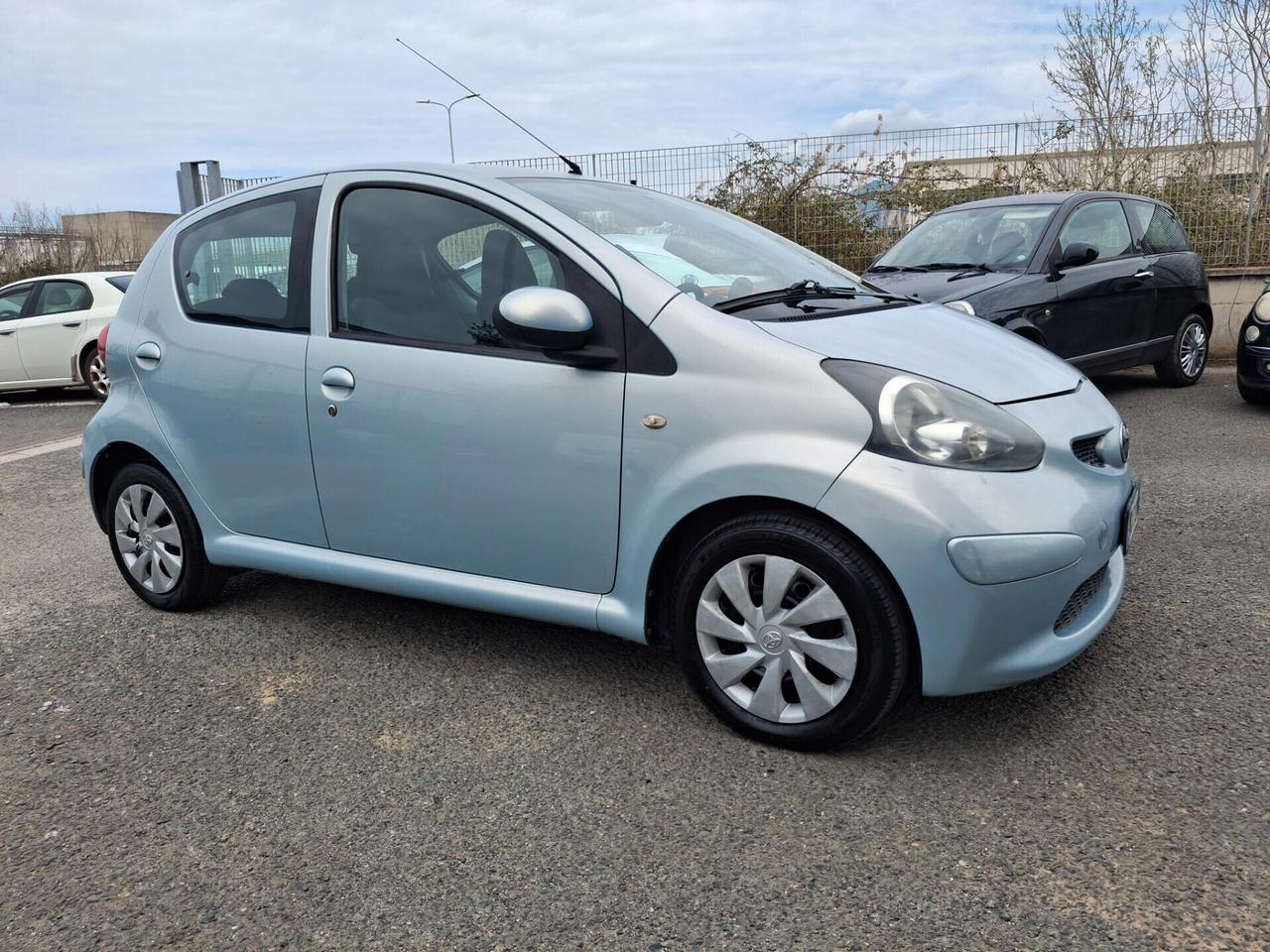 Toyota Aygo 1.0 12V VVT-i 5 Porte-NEOPATENTATI-