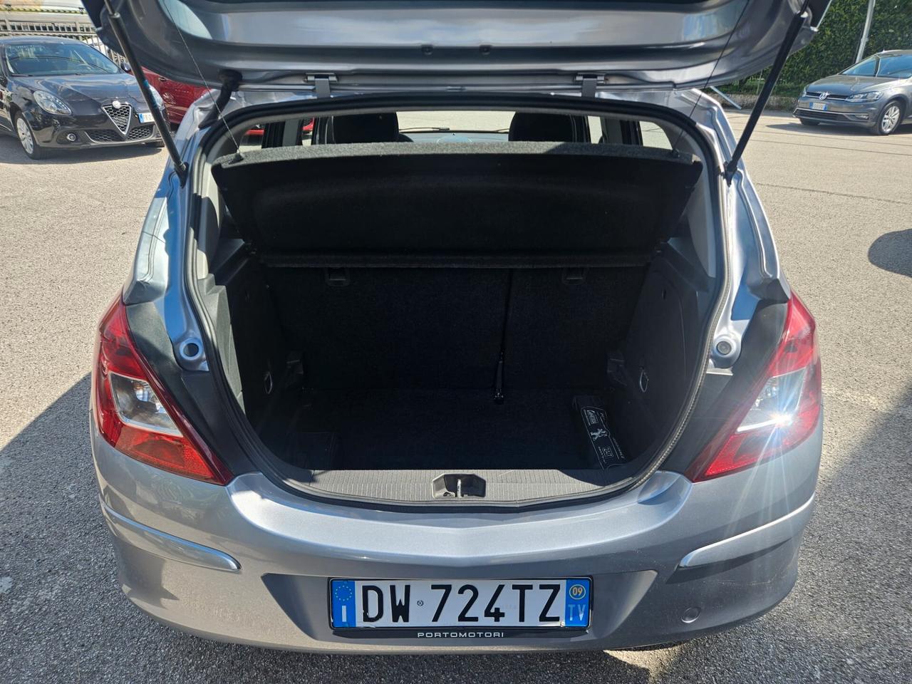 Opel Corsa 1.2 5 porte Club