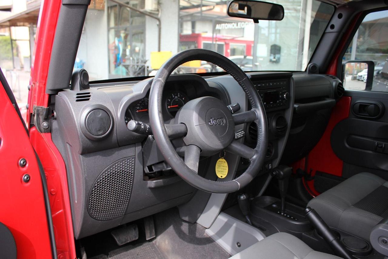 Jeep Wrangler 2.8 CRD Sport Plus Auto - torpedo con hard-top corta