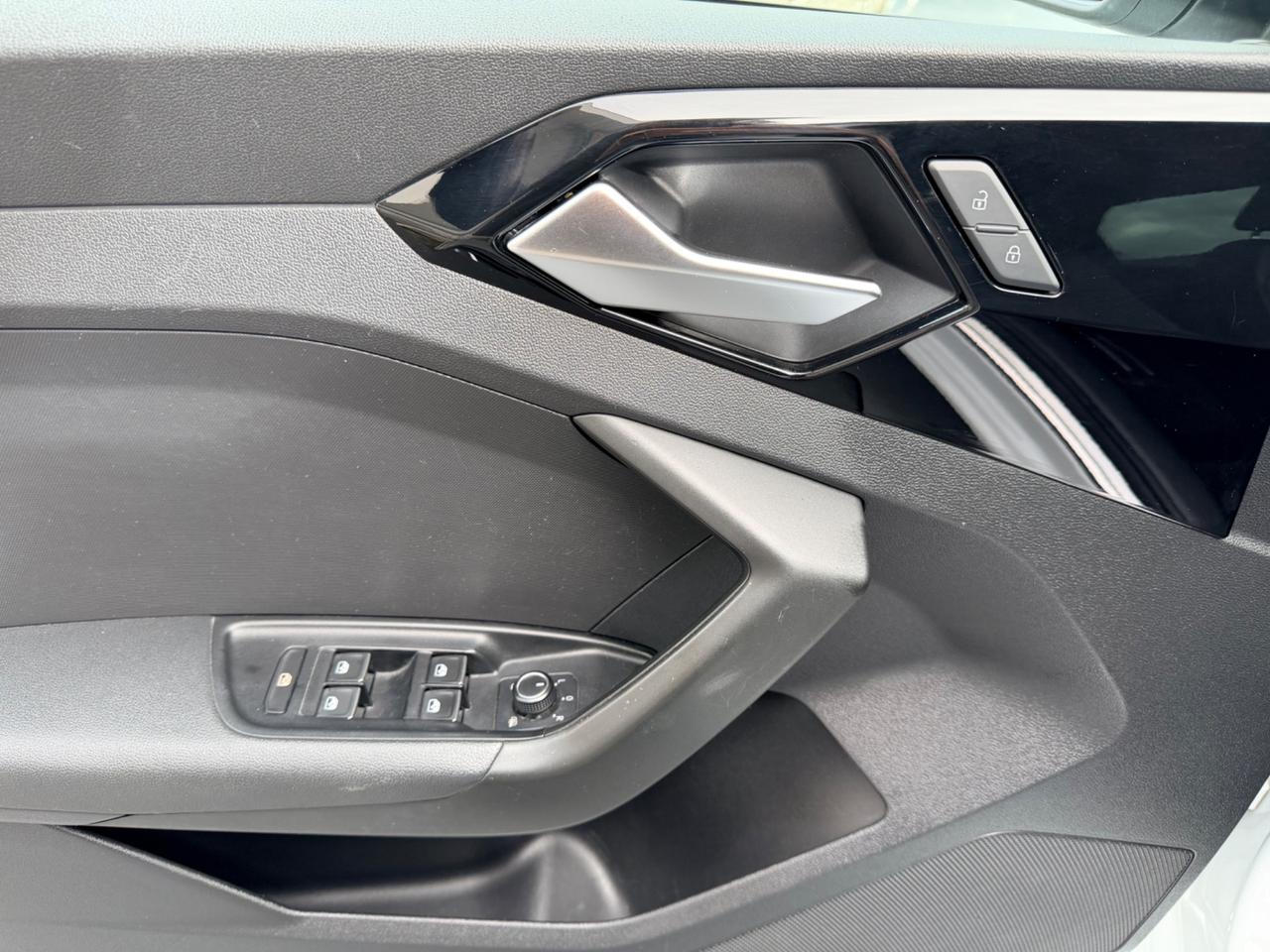 Audi A1 SPB 30 TFSI S tronic line edition per neopatentati