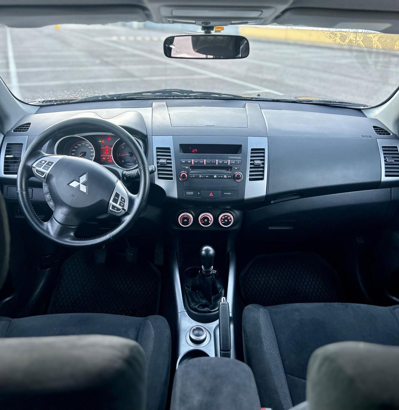 Mitsubishi Outlander 2.0 DI-D Instyle 7 POSTI