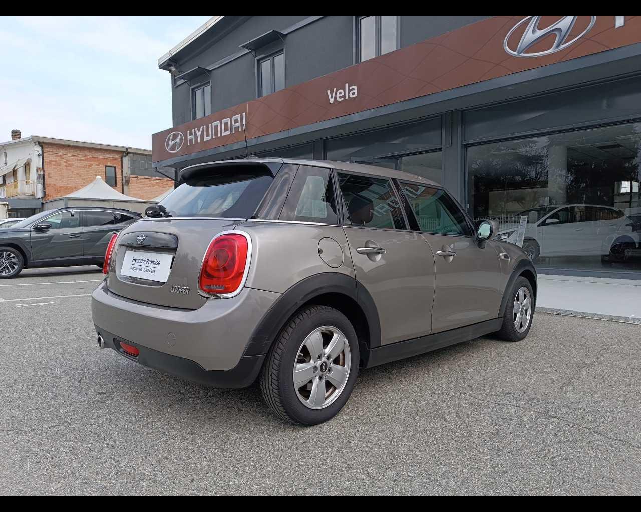 MINI Mini IV F55 2018 5p - Mini 5p 1.5 Cooper Business auto