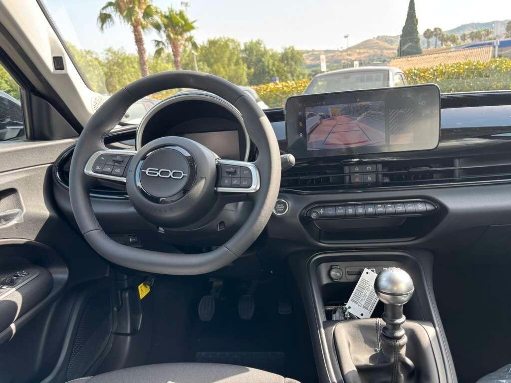 Fiat 600 Hybrid 110 CV DCT Icon Benzina / KM 0 IVA ESPOSTA Tua a solo 209 Euro al mese