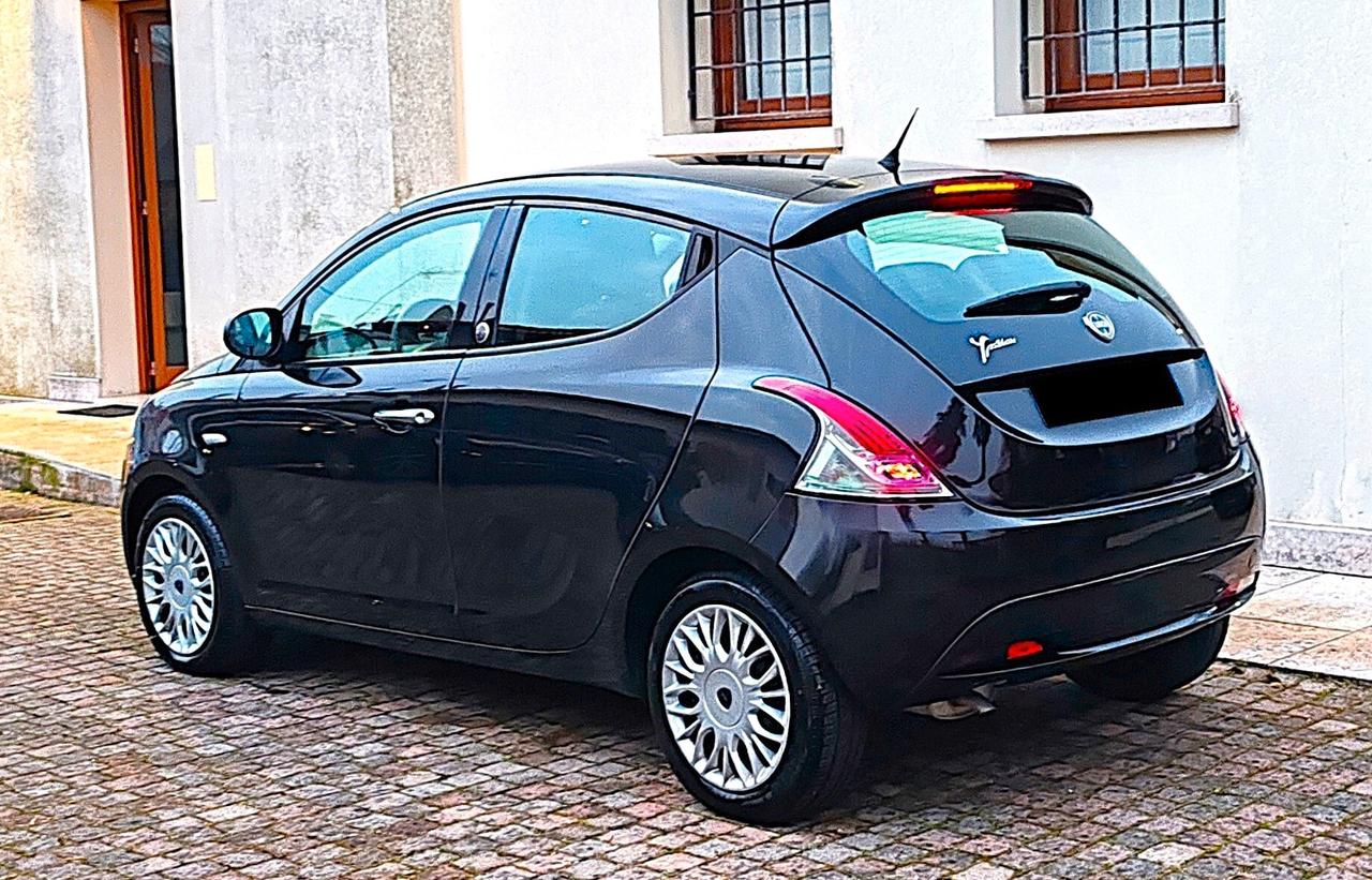 Lancia Ypsilon 1.2 69 CV 5 porte GPL Ecochic Silver