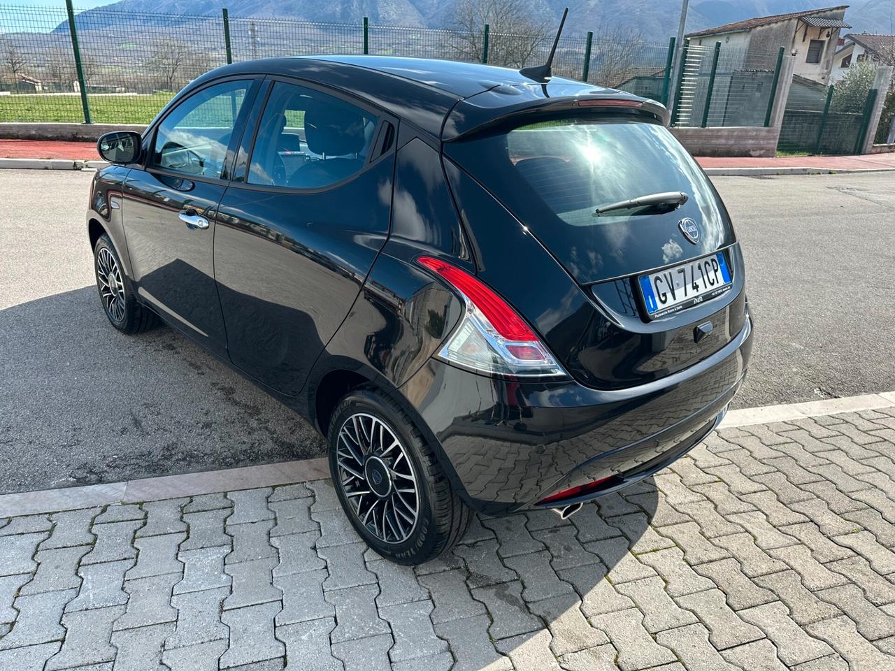 Lancia Ypsilon 1.0 FireFly 5 porte S&S Hybrid Platino