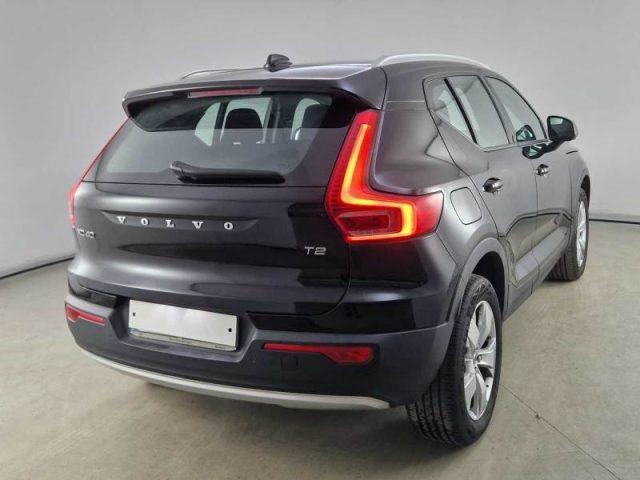 VOLVO XC40 T2 Geartronic Momentum Pro