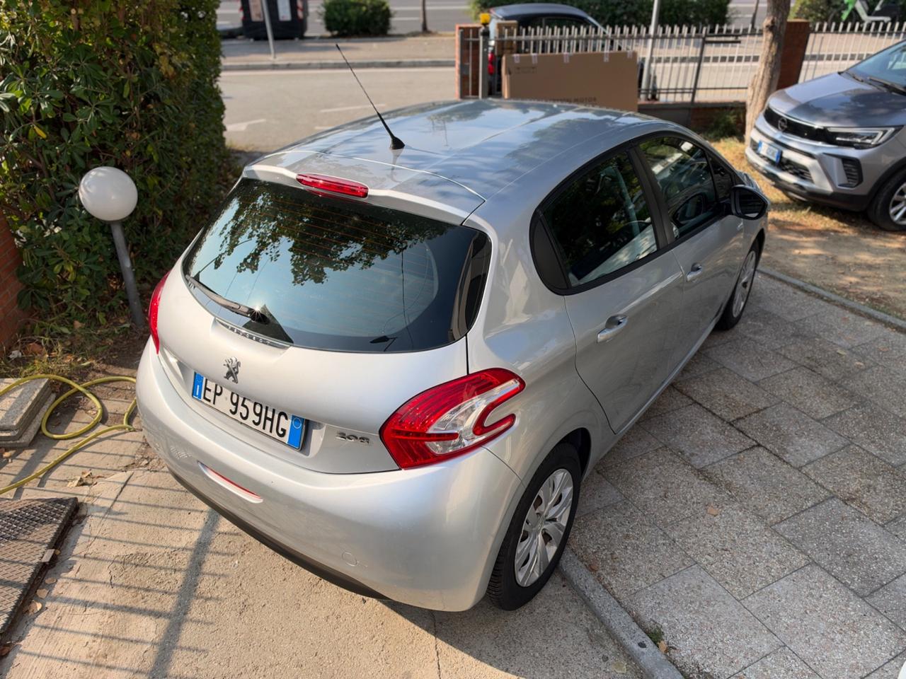 Peugeot 208 1.4 HDi 68 CV 5 porte Allure