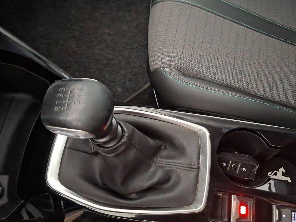 Peugeot 2008 1.5 BlueHDi Allure Pack
