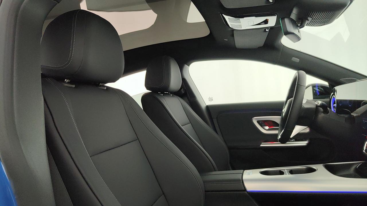 Mercedes-Benz CLA 250+ con tecnologia EQ