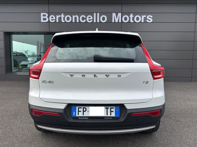 VOLVO XC40 T3 1.5 156cv Momentum MANUALE LED-CARPLAY-LUCI