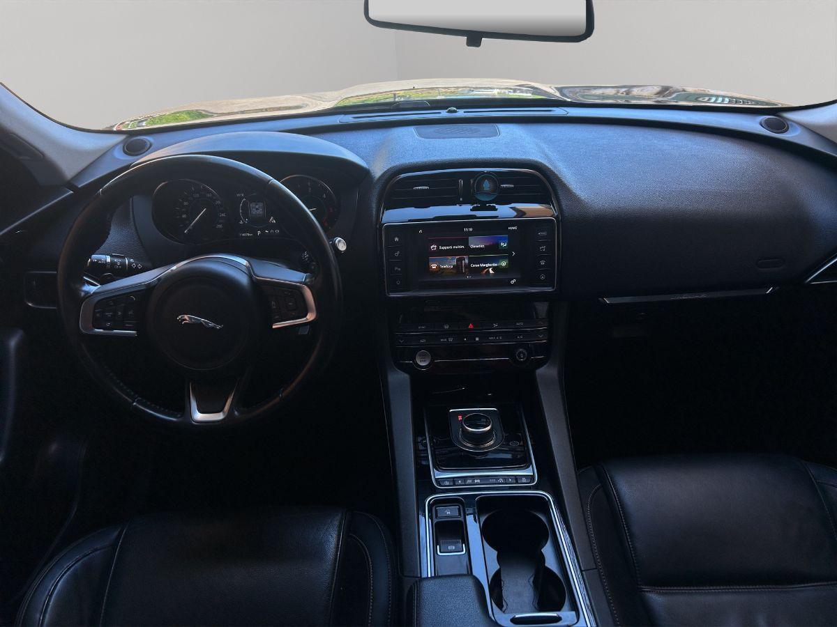 JAGUAR - F-Pace - 2.0 D 180 CV aut. R-Sport