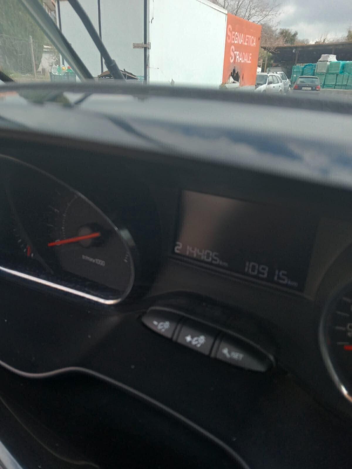 Peugeot 208 1.4 HDi 68 CV 3 porte Access