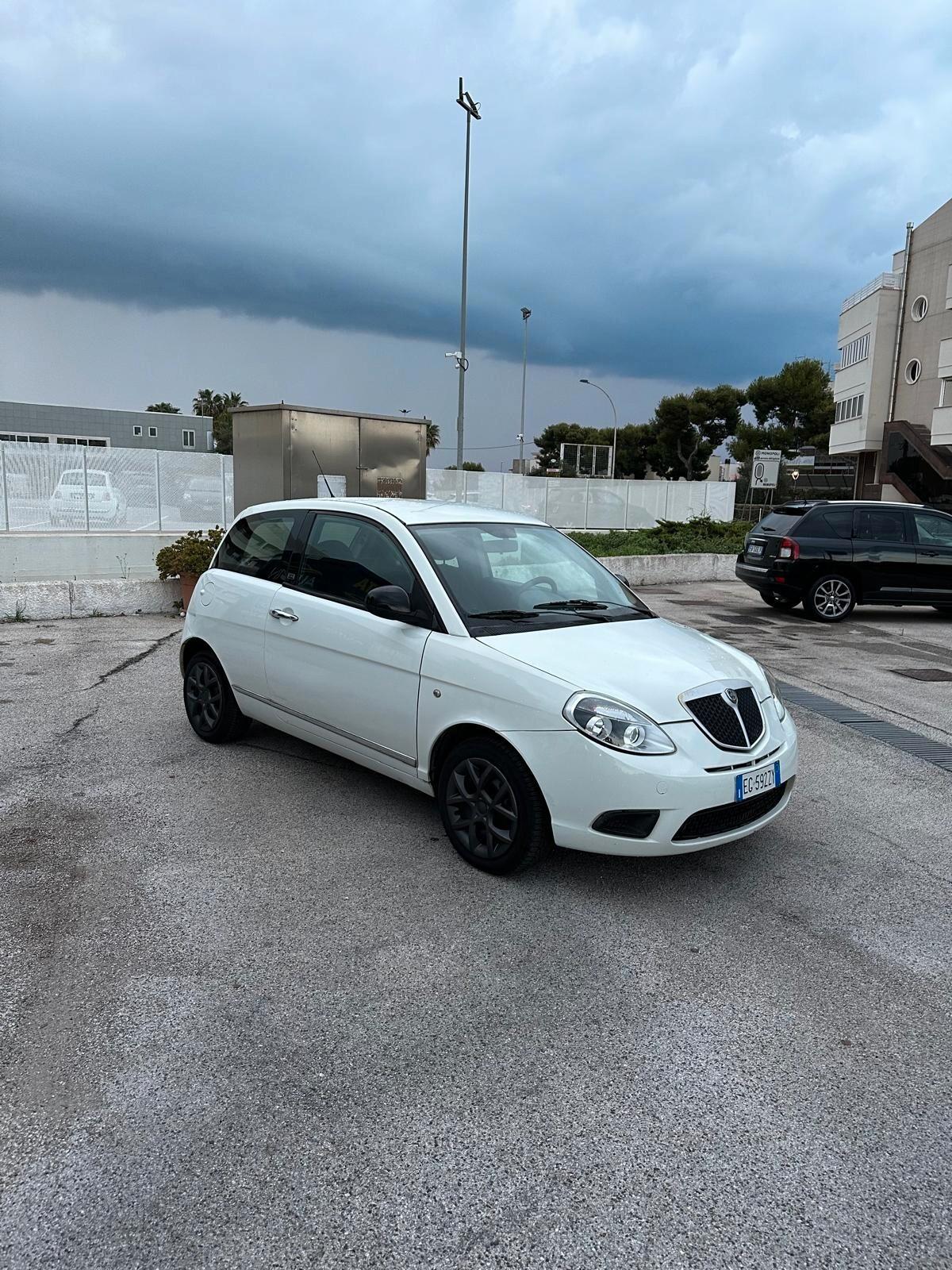 Lancia Ypsilon 1.2 69 CV Unyca