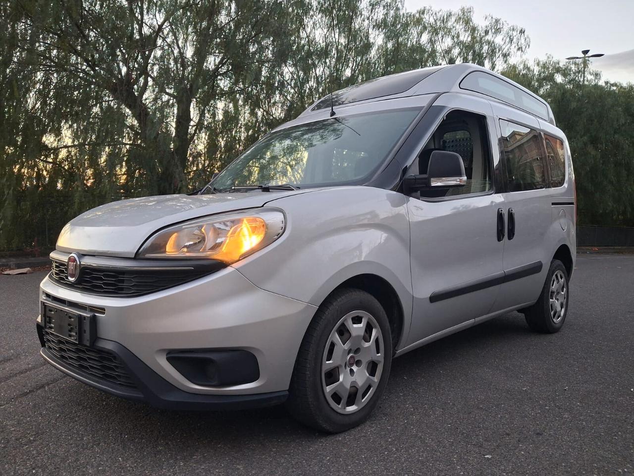 Fiat Doblo Con rampa manuale trasporto disabili in carrozzina