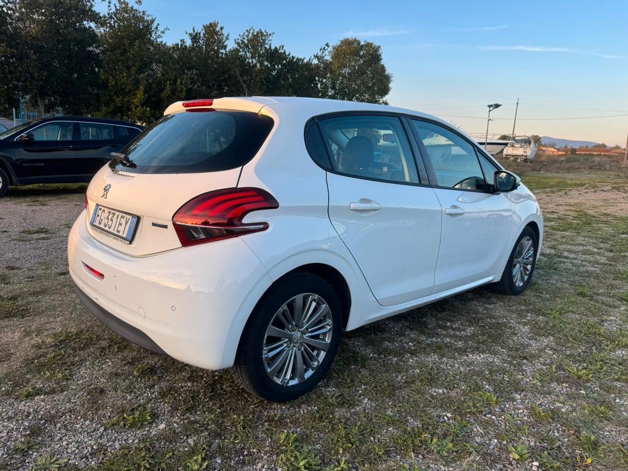 Peugeot 208 1.2 del 2016 5 porte SOLO 121.000 KM