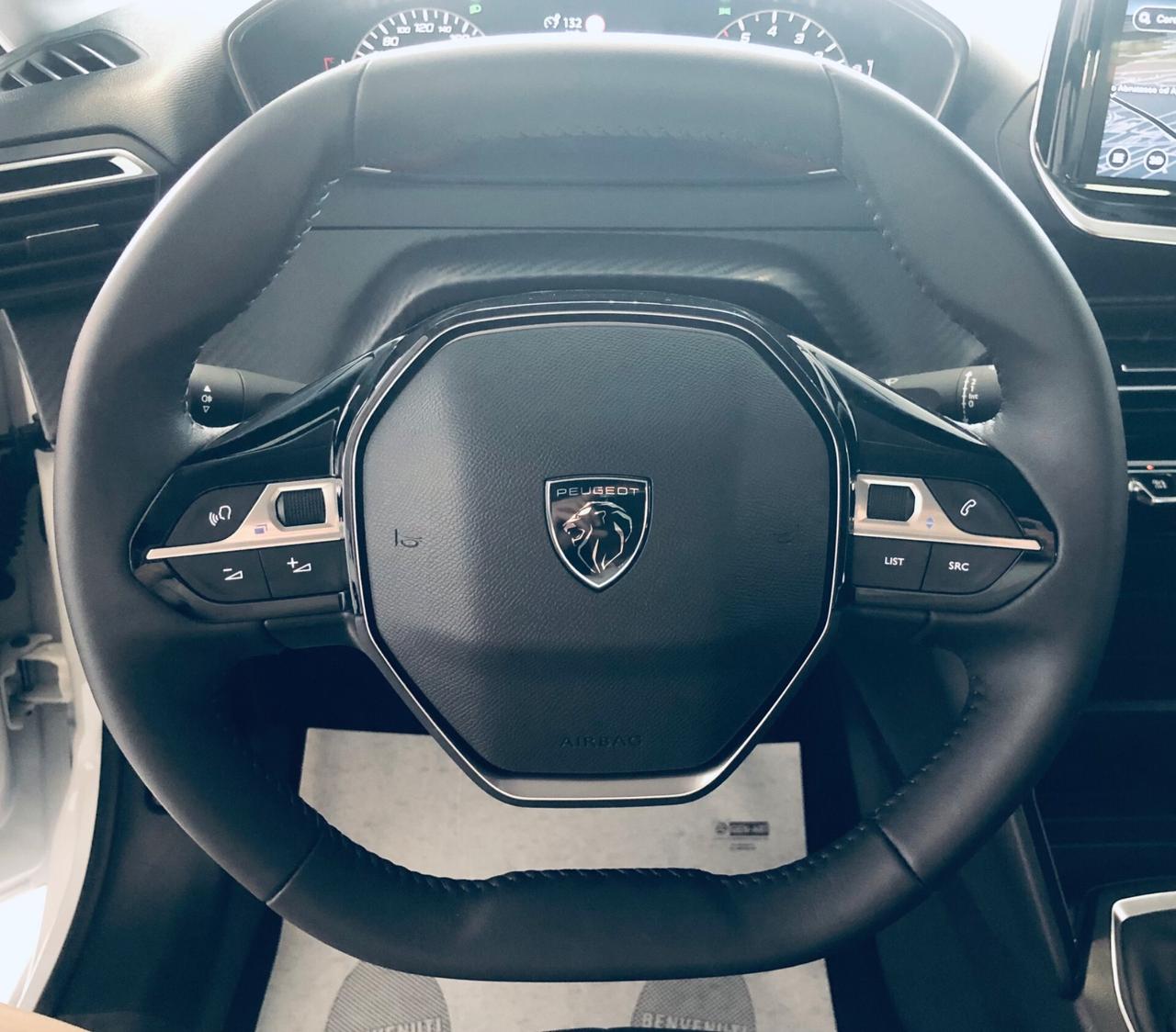 Peugeot 208 1.2 benzina neopatenti 15mila km