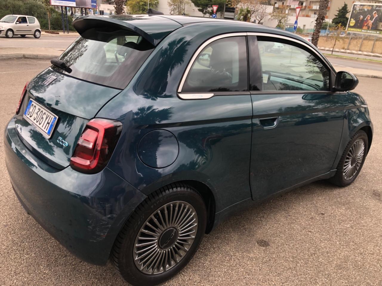 Fiat 500 500e Berlina 42 kWh Opening Edition Business