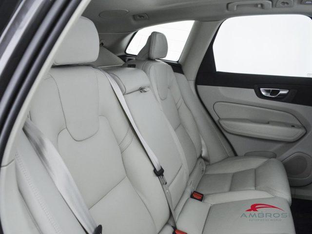 VOLVO XC60 B4 (d) AWD automatico Ultimate Dark