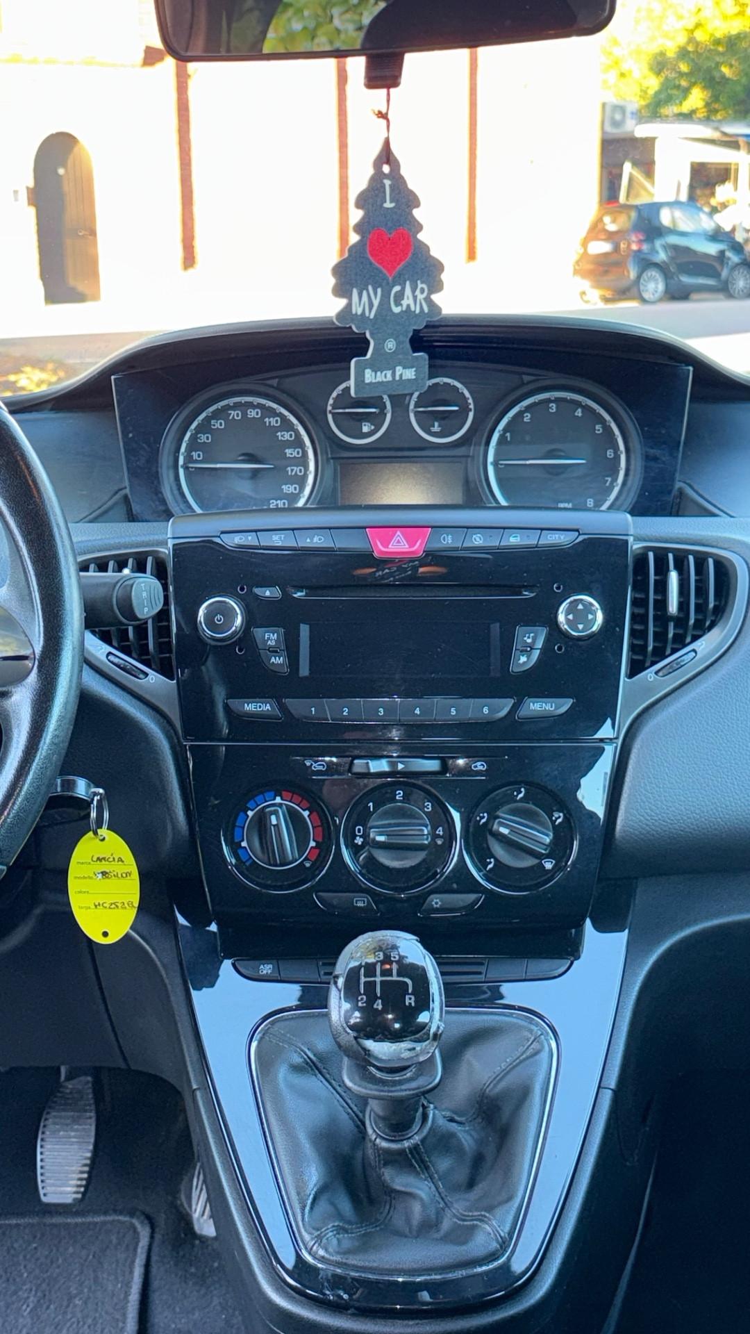 Lancia Ypsilon 1.2 69 CV 5 porte Gold
