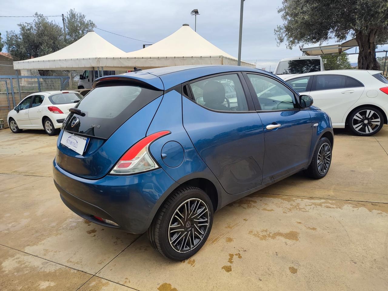 Lancia Ypsilon 1.0 FireFly 5 porte S&S Hybrid Gold