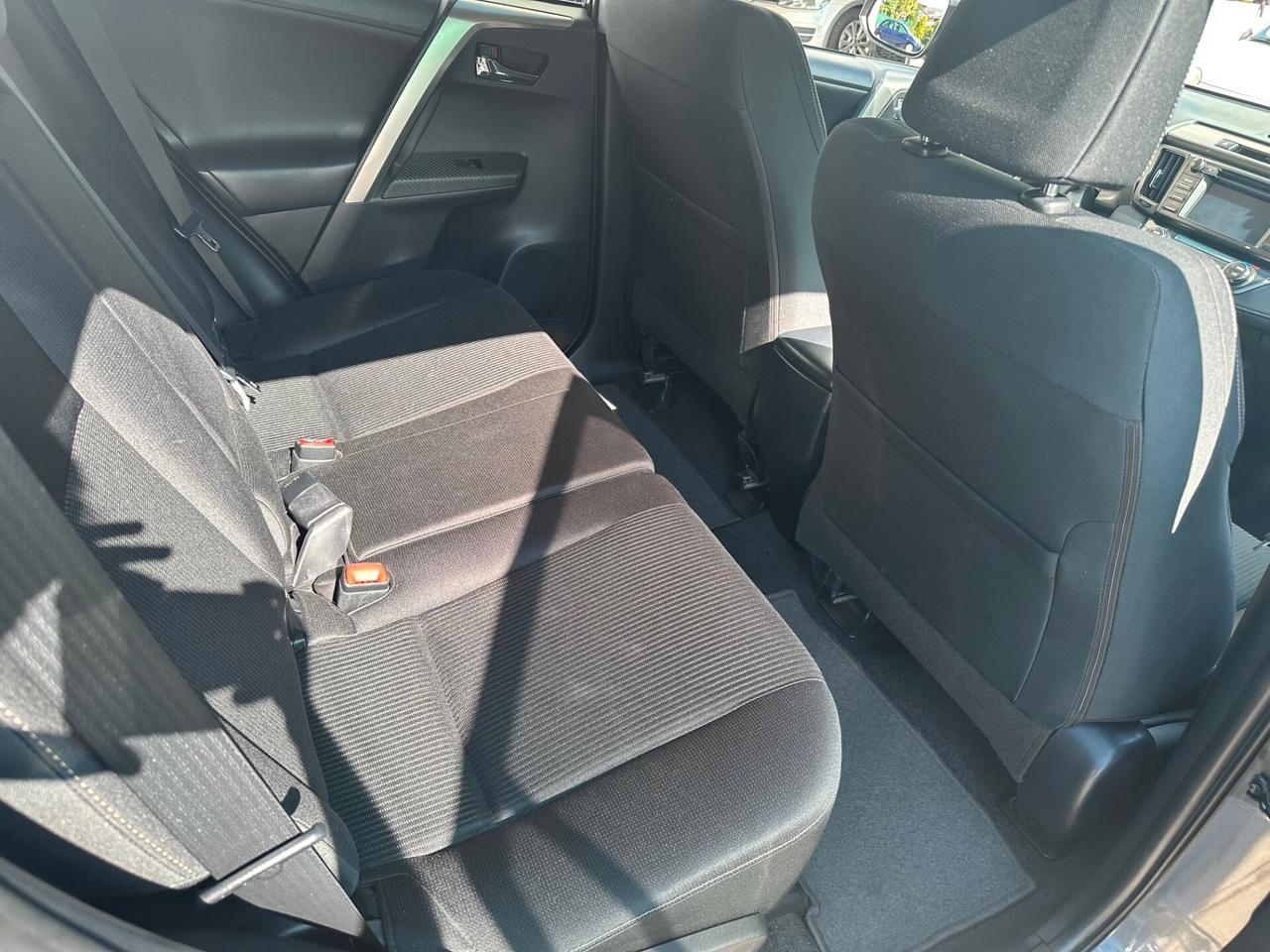 Toyota RAV 4 RAV4 2.0 D-4D 2WD*EURO5*NAVI*CERCHI