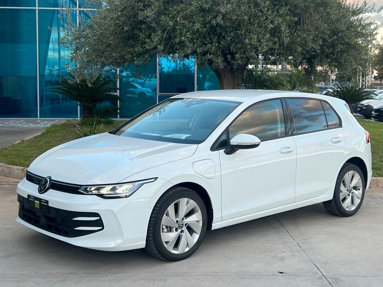 Volkswagen Golf 1.5 TSI eHybrid DSG Edition Plus - possibilità noleggio no scoring