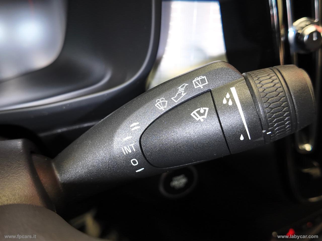 VOLVO XC40 D3 Geartronic Momentum Pro N1